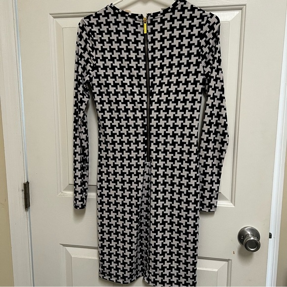 Michael Kors Casual White and Black Dress with Long Sleeves - Picture 3 of 5
